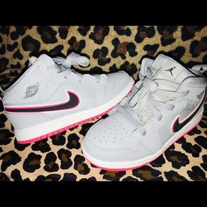 Kids Nike Jordan 1’s SIZE 10C- Gently Used Once